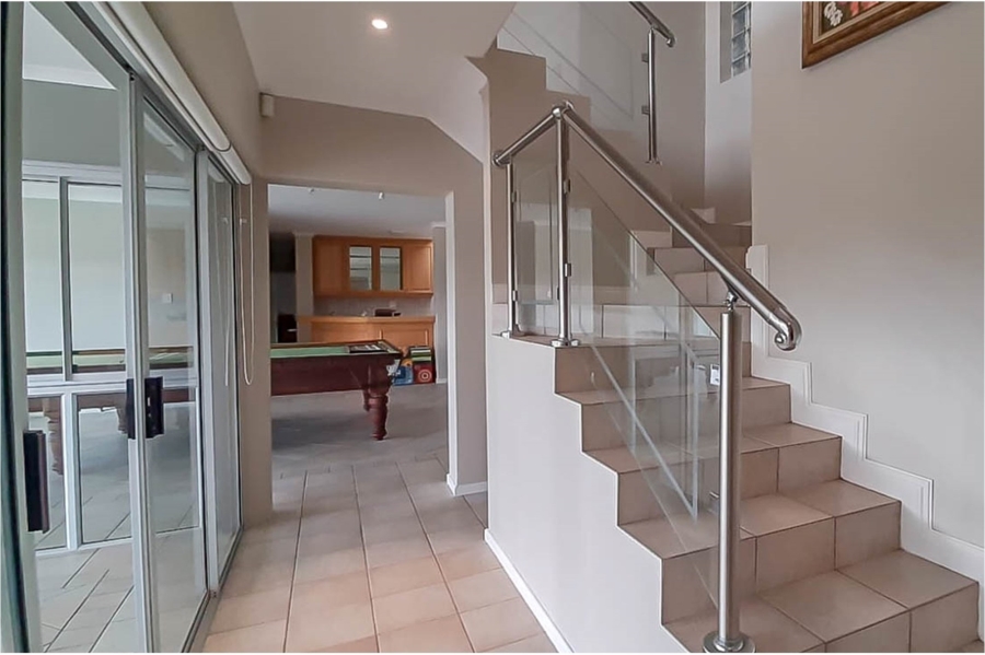 5 Bedroom Property for Sale in Kingfisher Creek Western Cape
